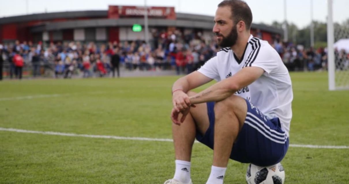 Il Pipita lascia il calcio: l'annuncio di Higuain