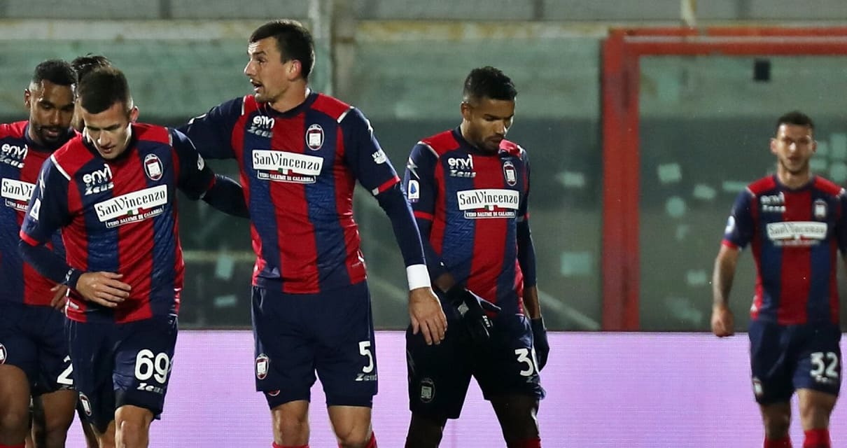 Allenamento mattutino per il Crotone a due giorni dal Pisa