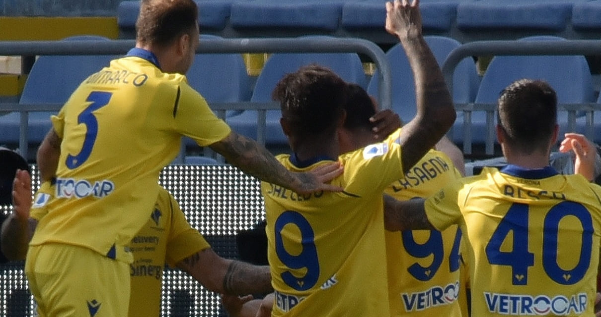 Allenamento mattutino per il Verona a due giorni dalla trasferta di San Siro col Milan