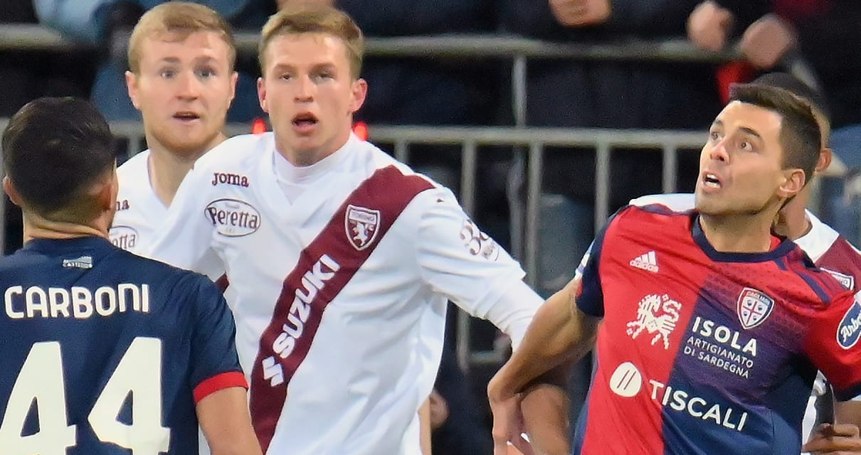 Cagliari-Torino, le pagelle: Joao Pedro rimedia al pasticcio di Carboni